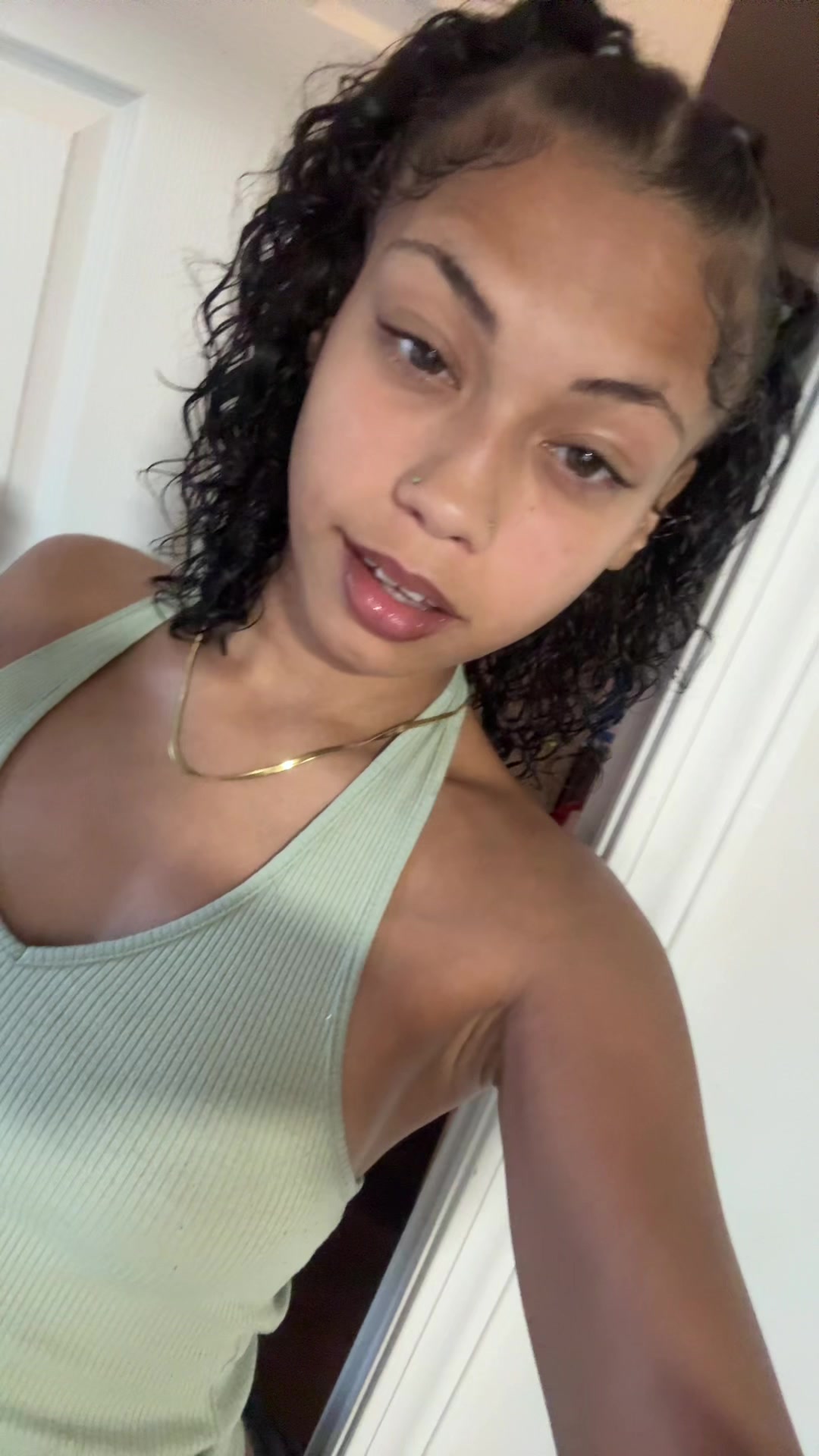 @Mony03_