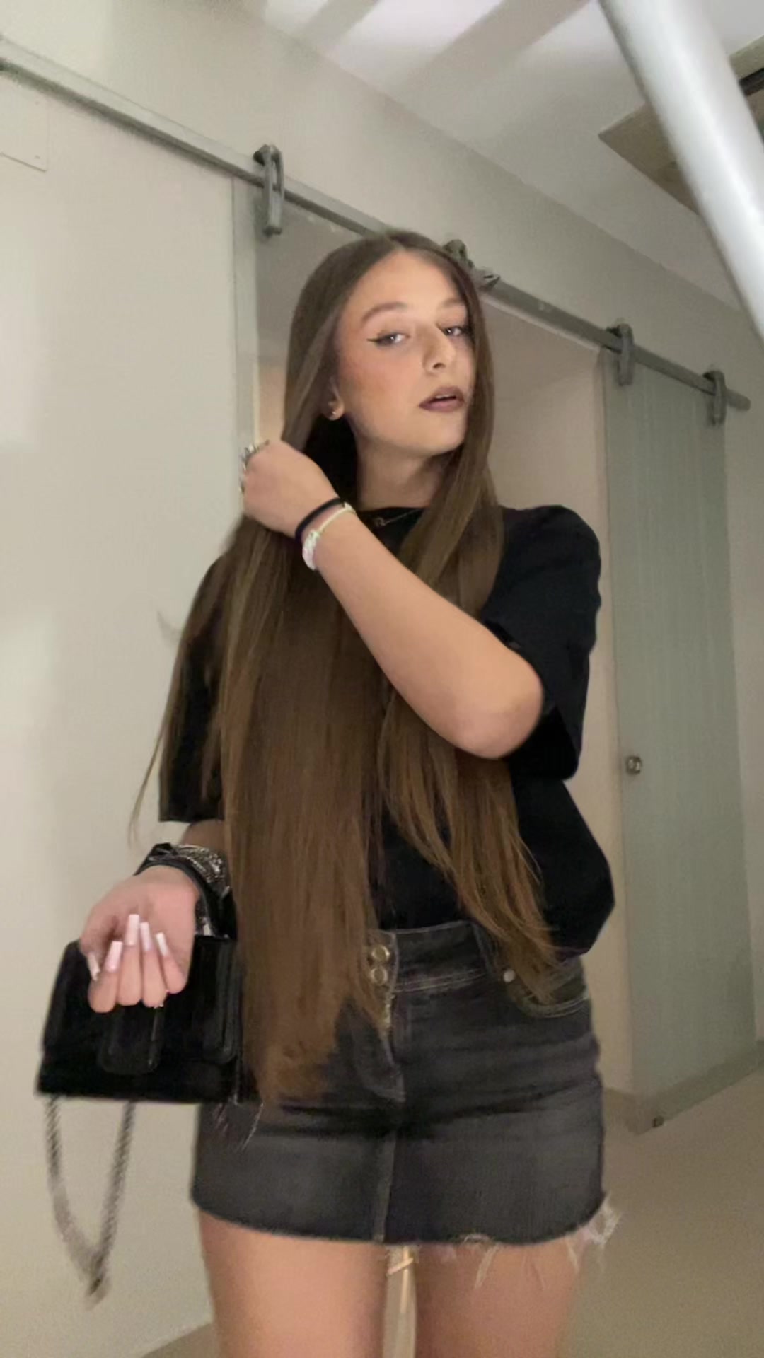@𝟐𝟐