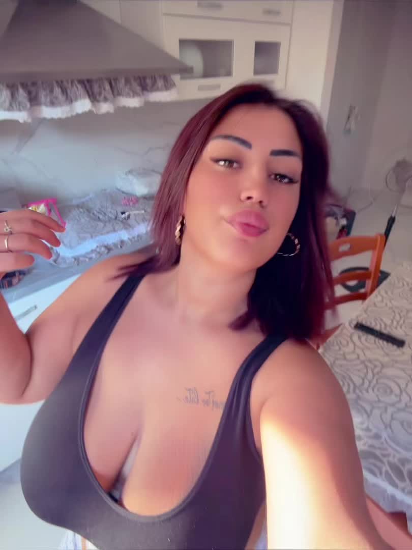 @_rosypetrone_