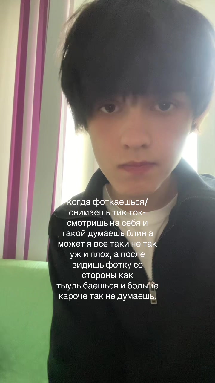 @>.<