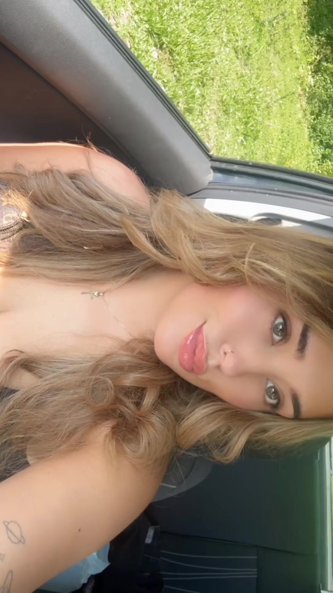@𝐄𝐀𝐌𝐗𝐗🌺