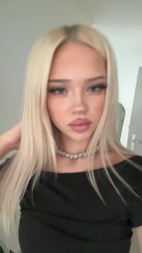 @аня