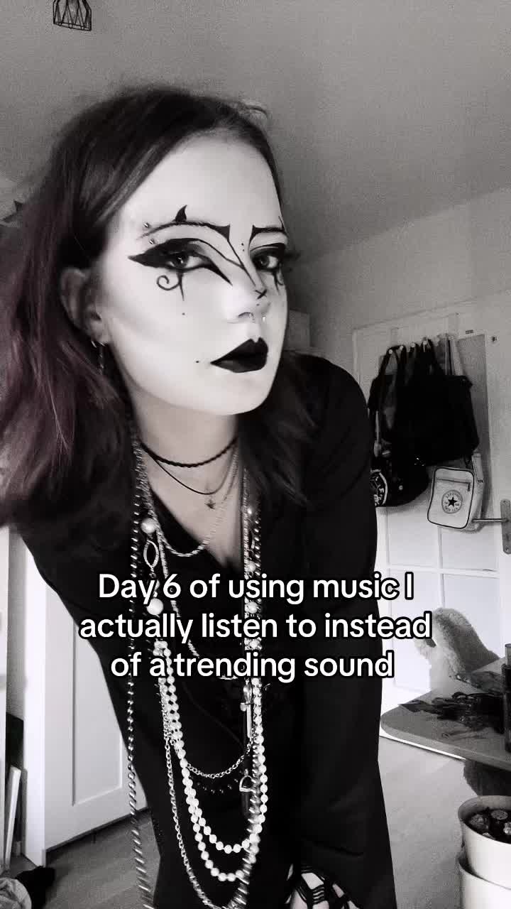 @Flo ☠︎︎