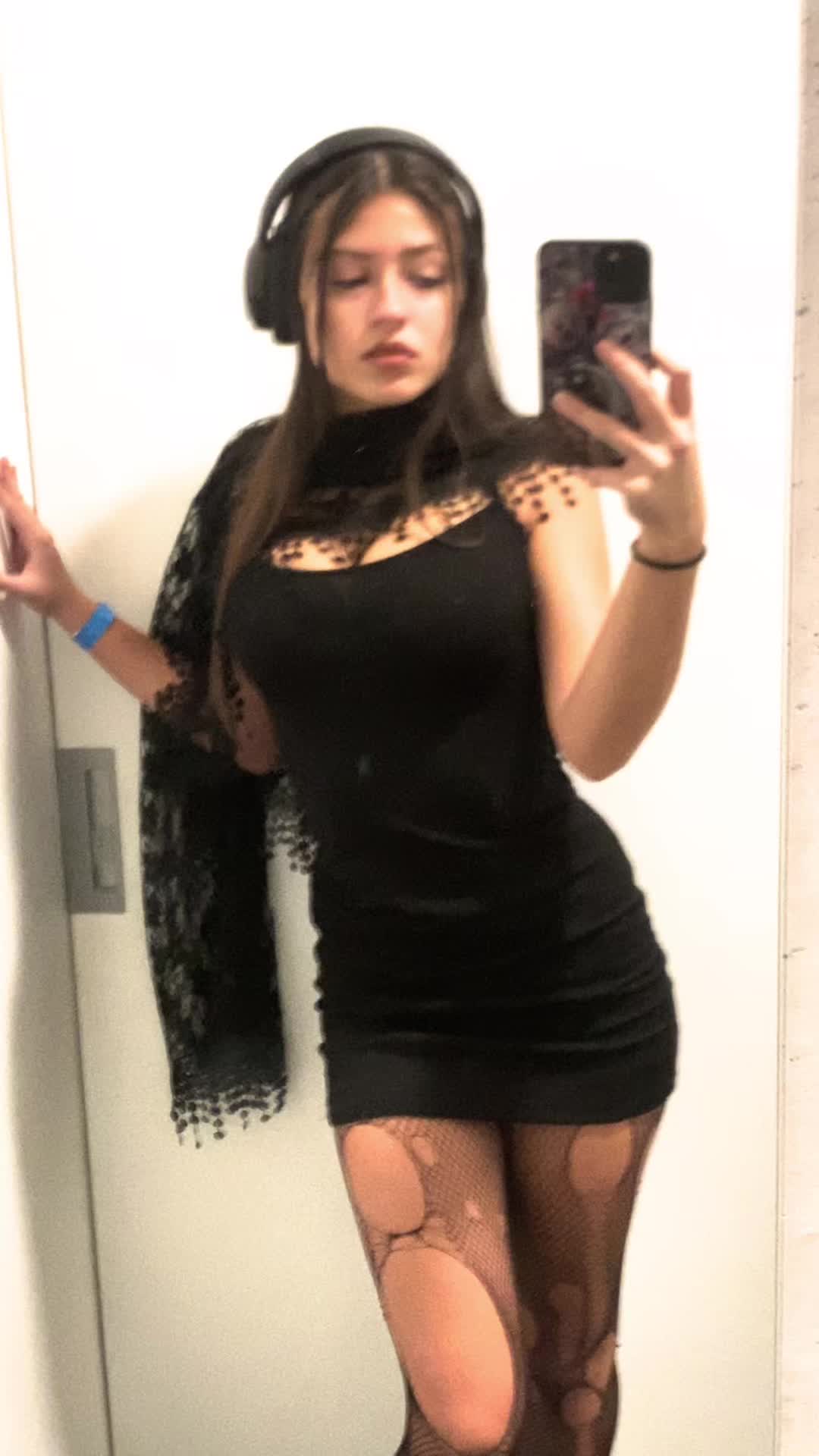 @🤷&zwj;♀️WUT🤷&zwj;♀️