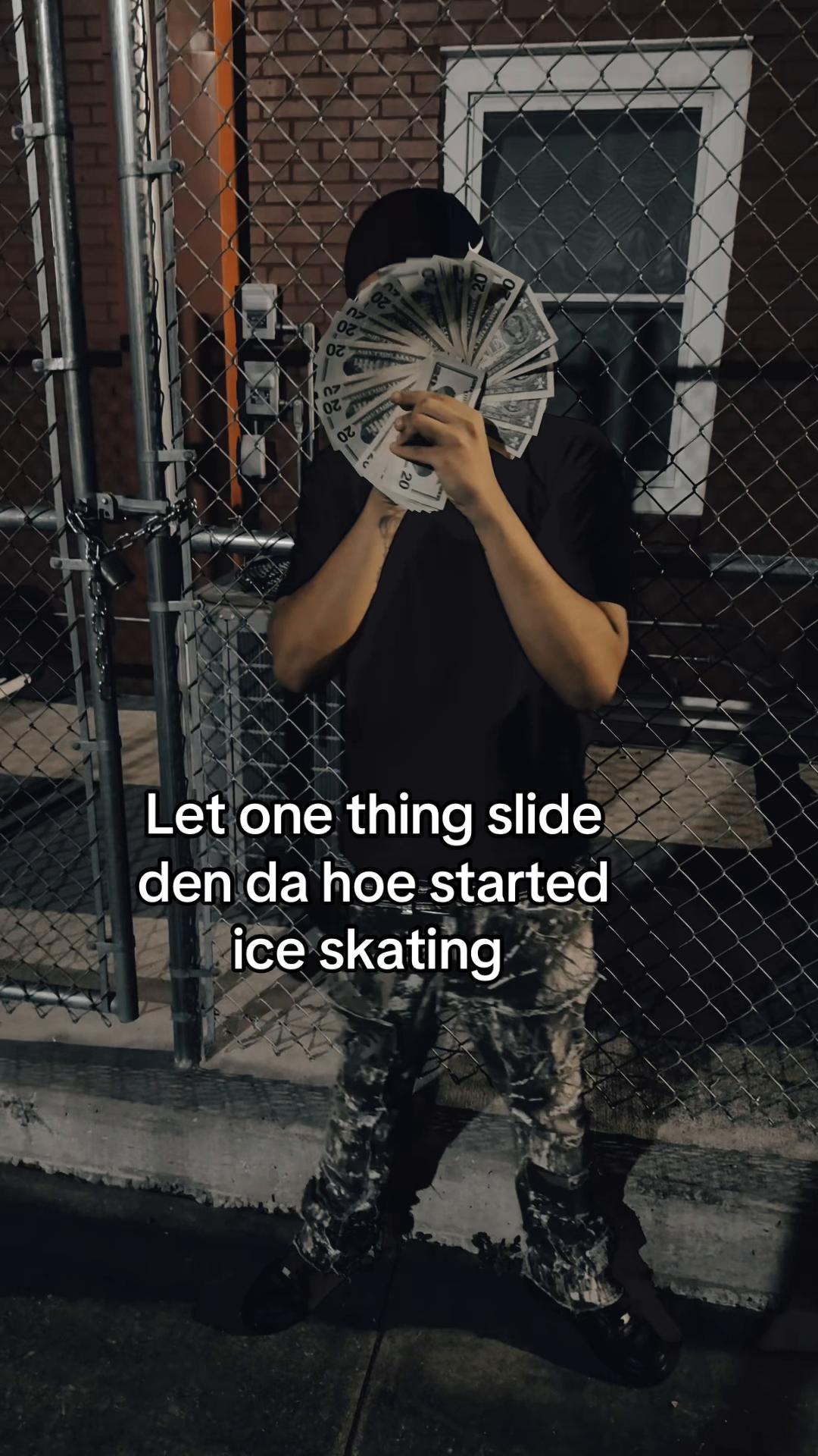 @⃟