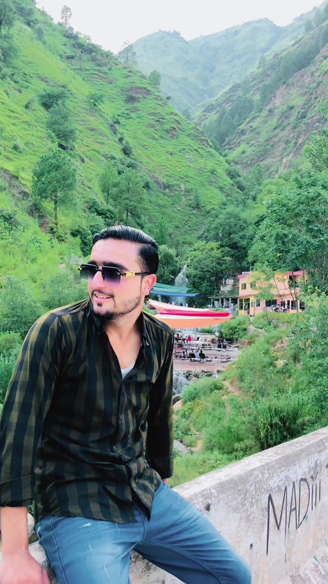 @Mr_ Zeeshan077