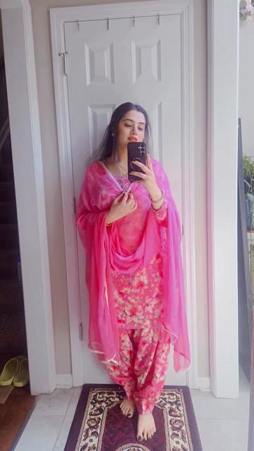 @🪯SIMRAN KAUR🪯