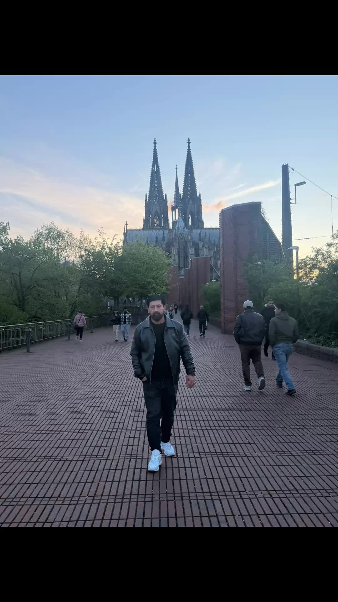 @Salh Hussain🇩🇪