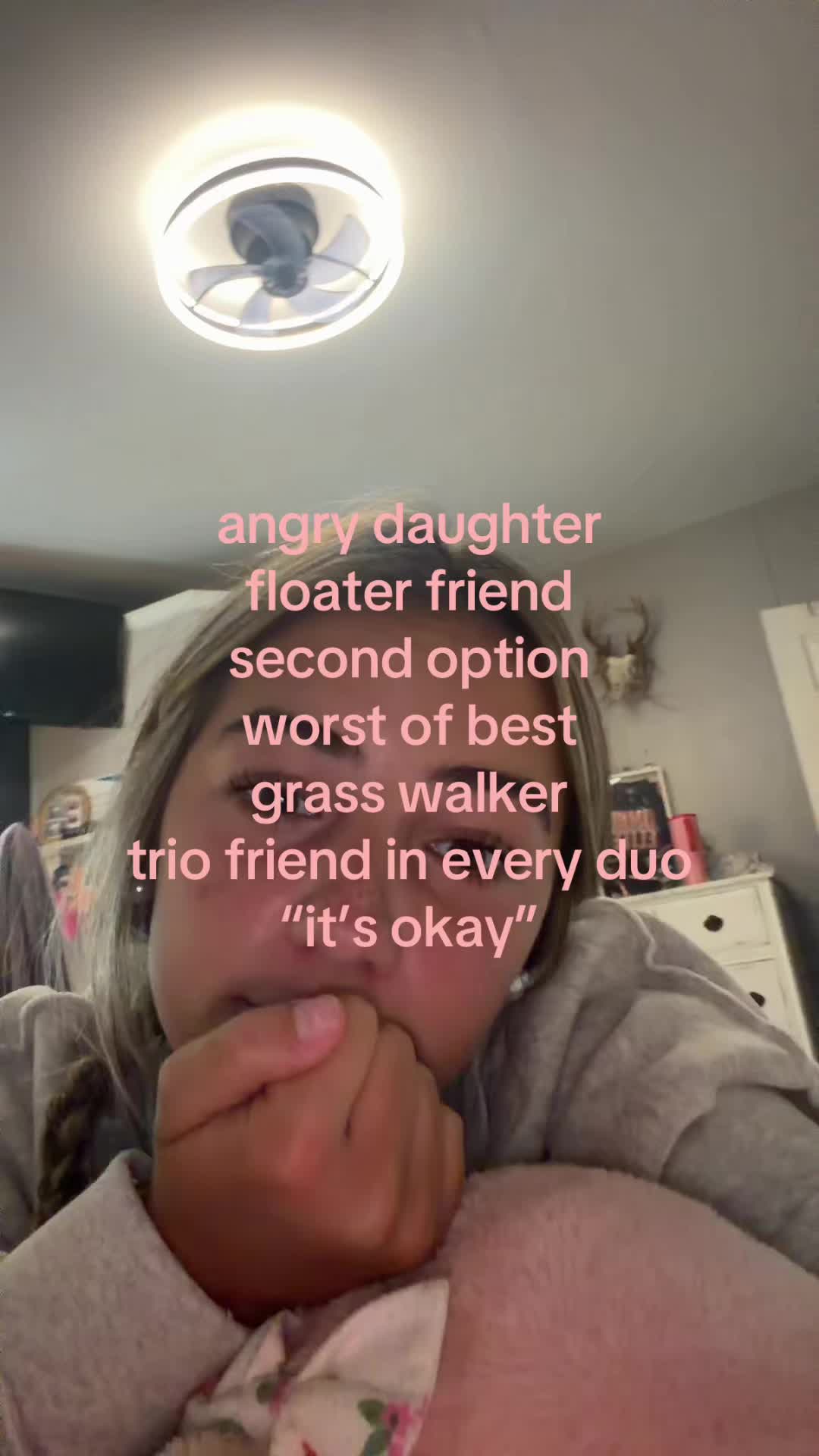 @👩🏽&zwj;🦯👩🏽&zwj;🦯&zwj;➡️