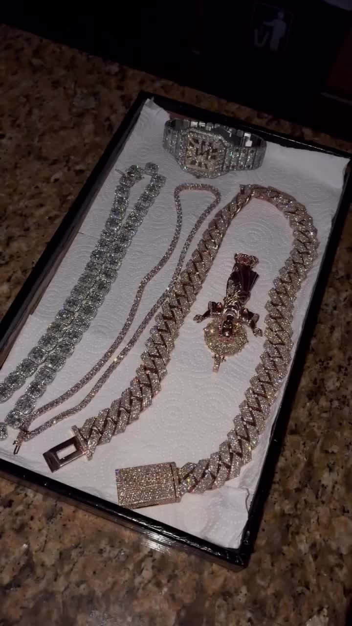 @MoissaniteWatchesDIAN