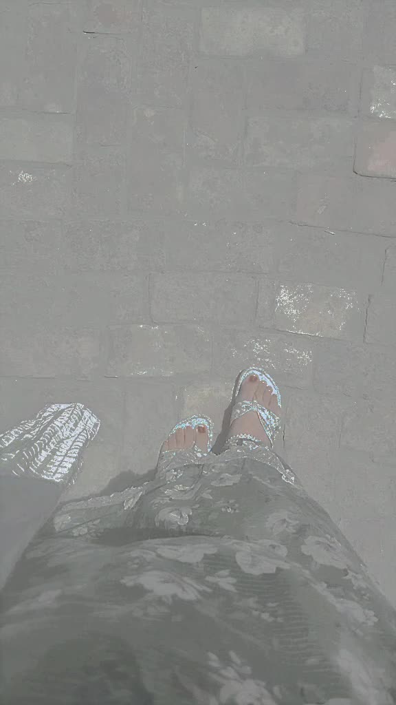 @Alone Queen