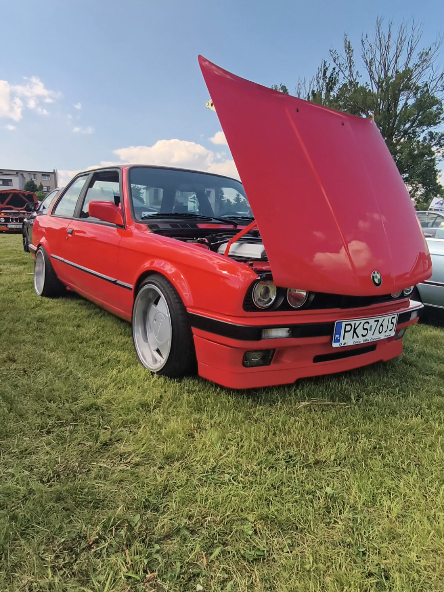 @Monia_E30
