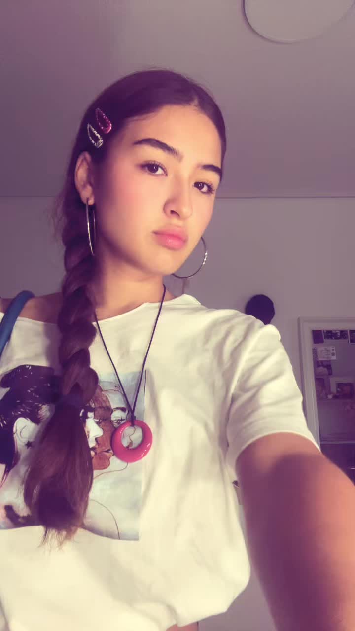 @万絢