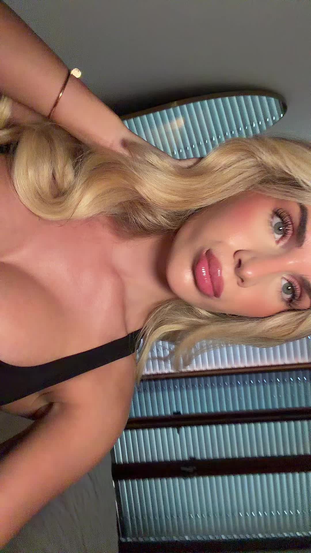 @helenazoeee