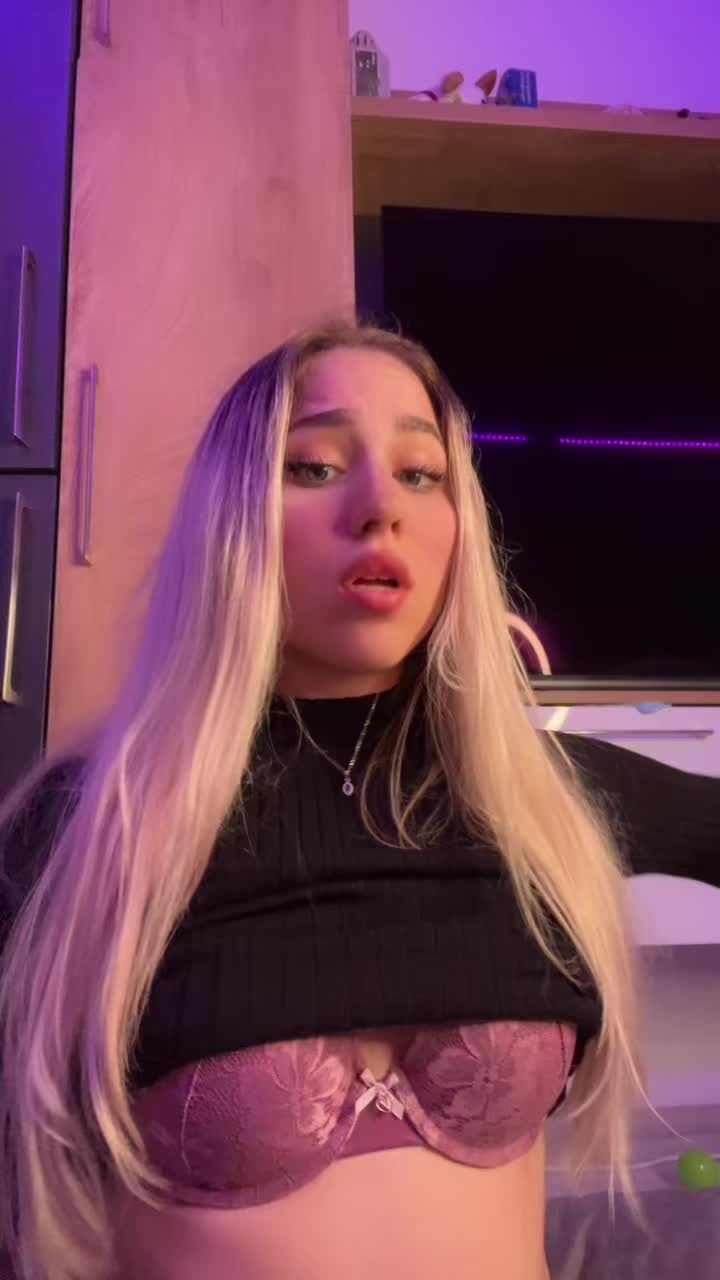 @itsjuliaxo