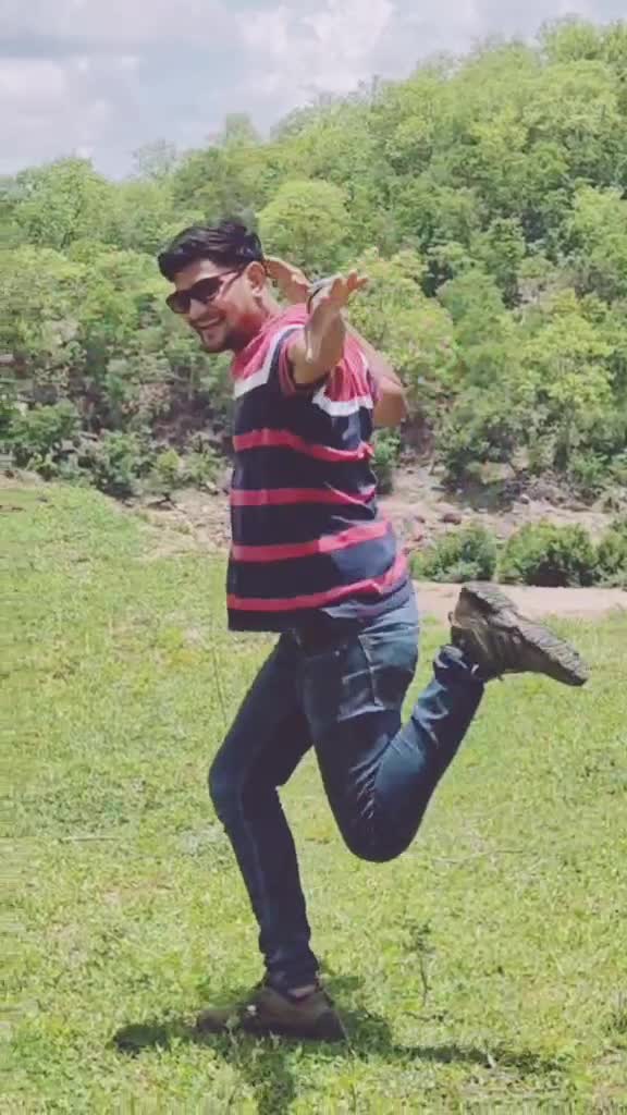 @Mr_Dhanush😀