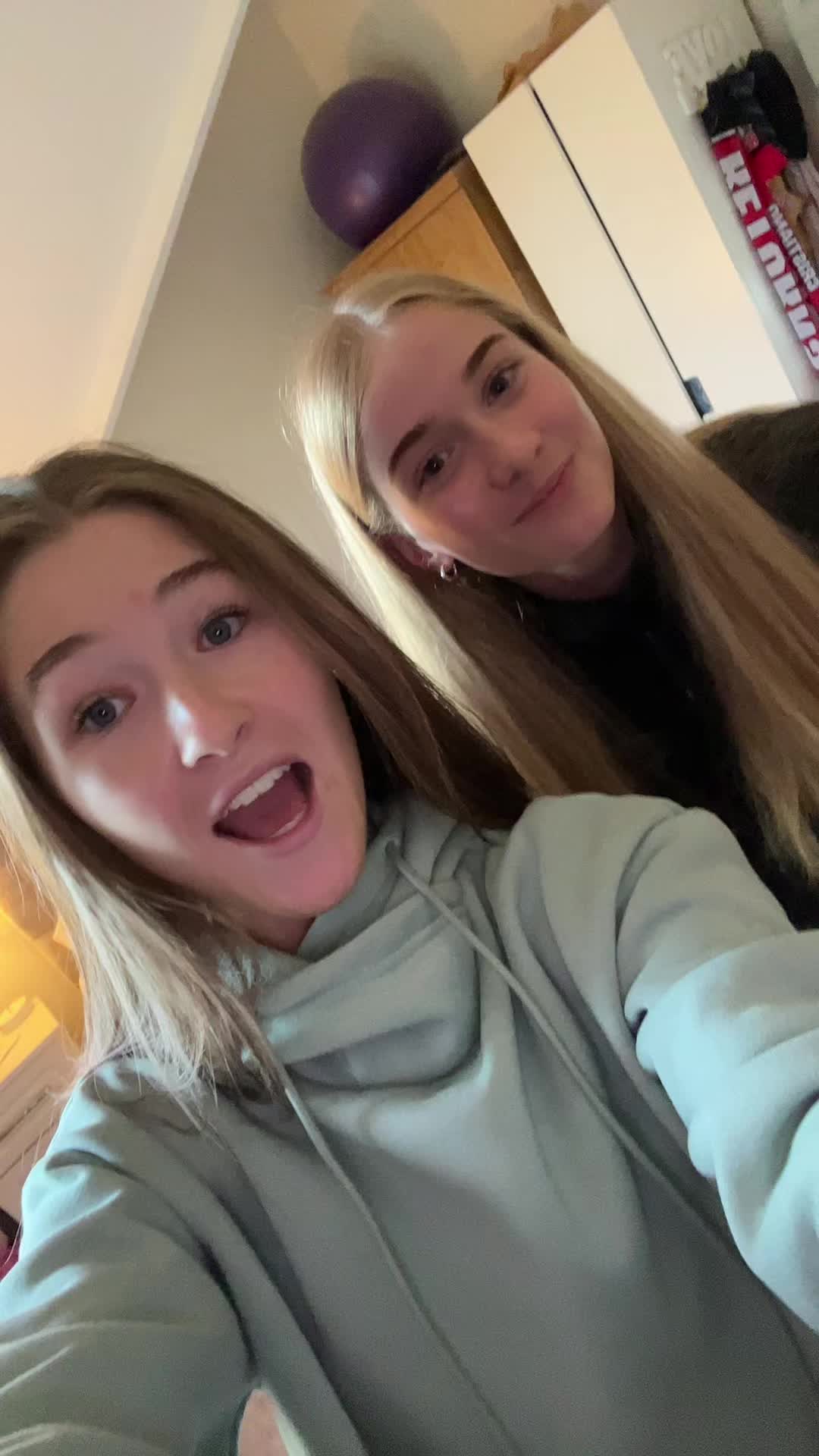@Elliegriffin