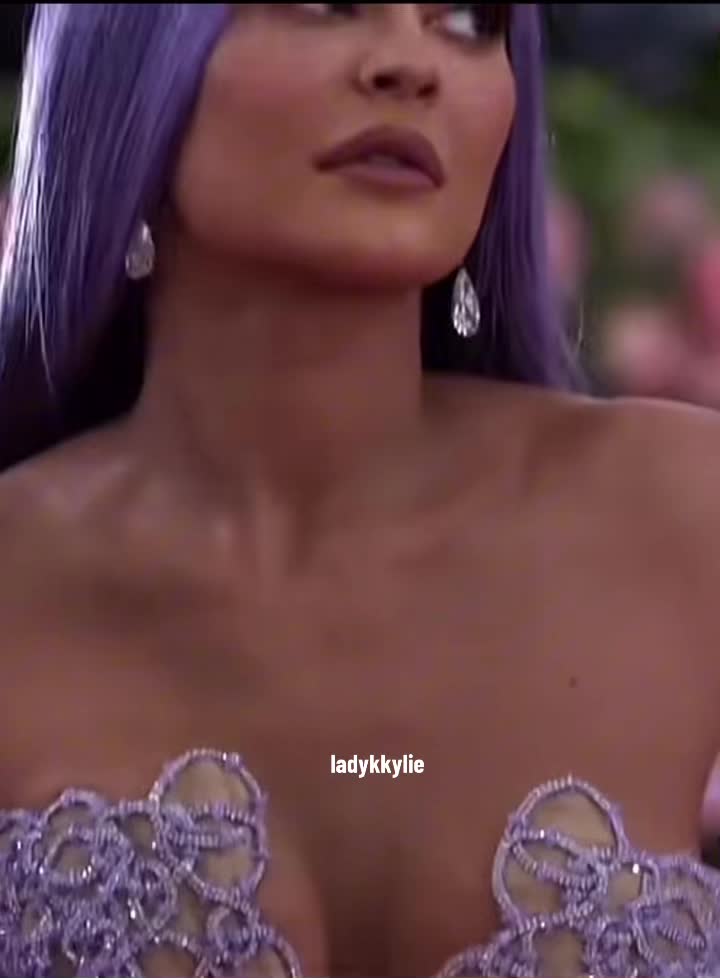 @𝑲𝒚𝒍𝒊𝒆 𝑭𝒂𝒏𝑷𝒂𝒈𝒆