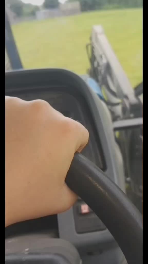 @flat out piking silage👌👍😂
