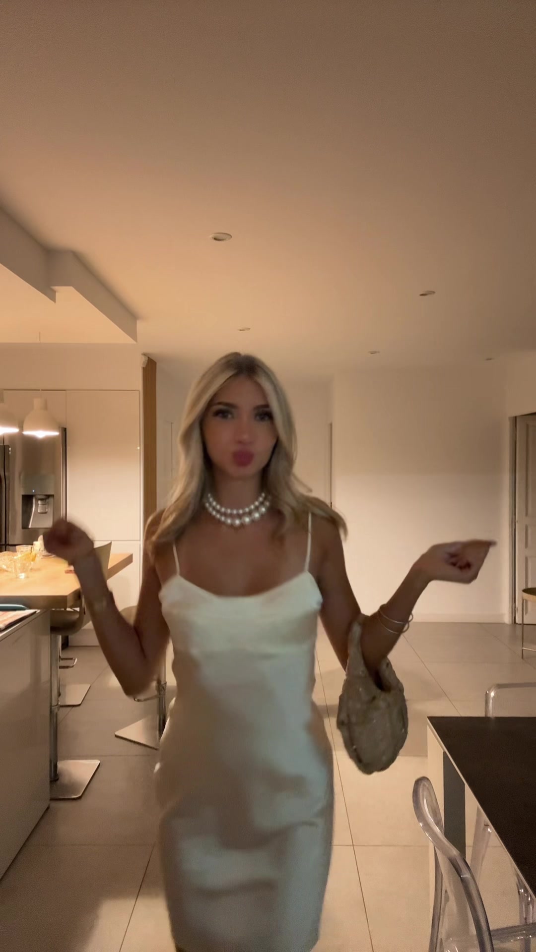 @L U C I E