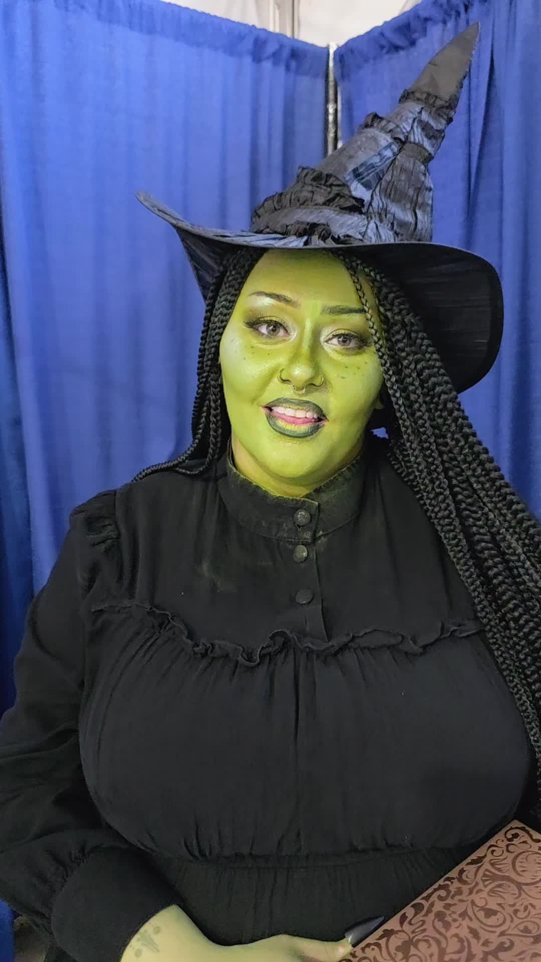 @TheQueerQueenofHalloween
