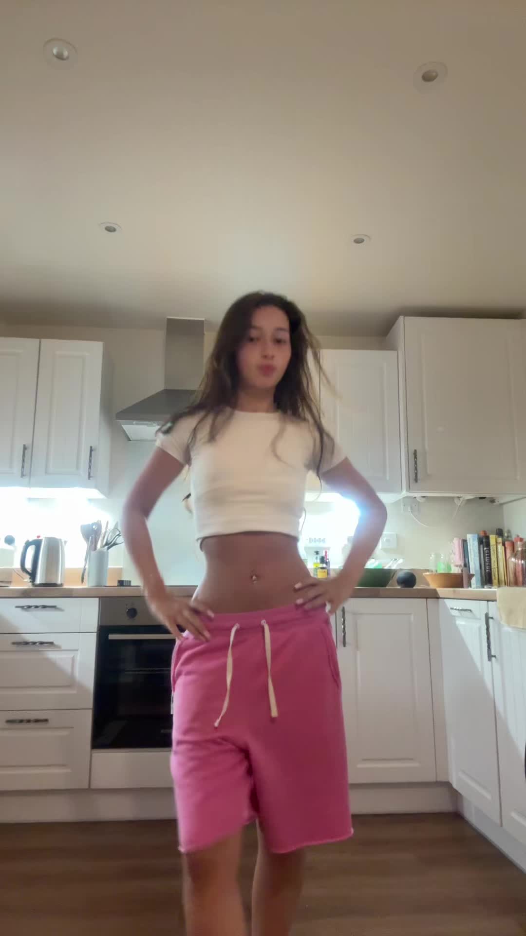 @𝐟𝐥𝐨𝐫𝐚