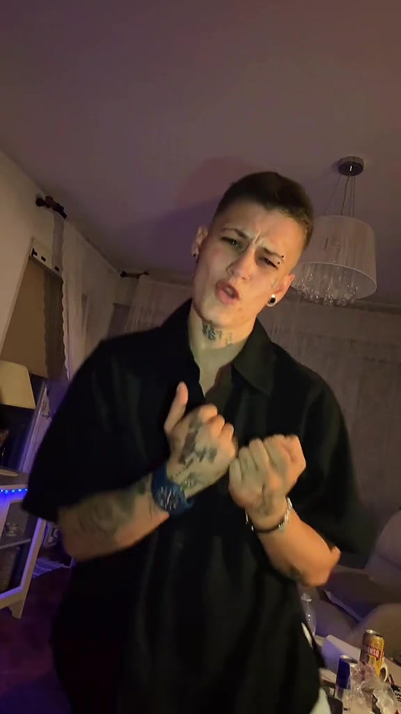 @Čombe 💫