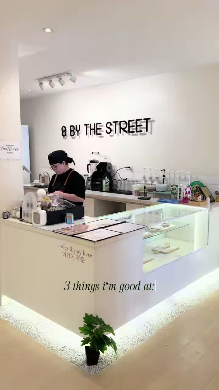 @8 by the Street Caf&eacute;