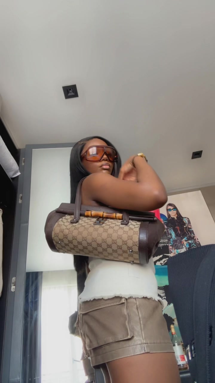 @Julia | Finance & Fly Sh*t