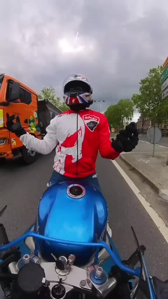 @LE MOTARD DANSANT