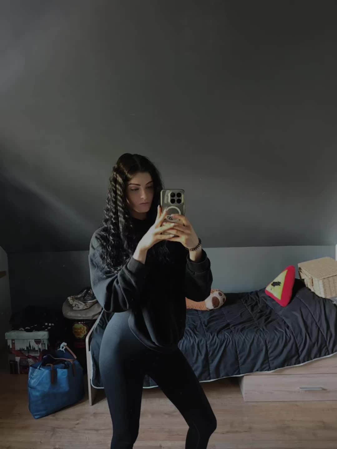 @Hi_Ana