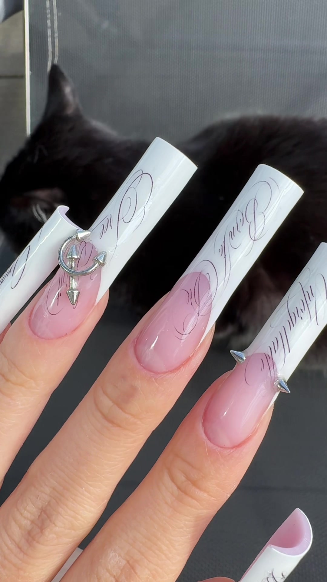 @Vivi | Nail Artist | Stuttgart
