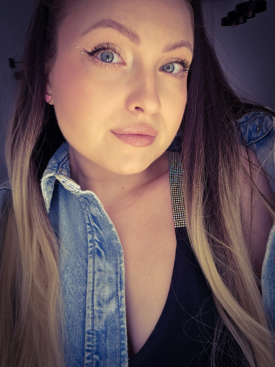 @Monika Mikoo💋