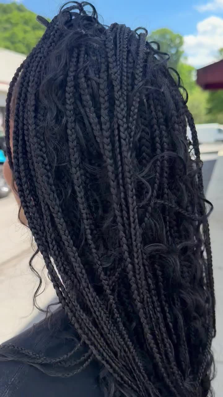 @African beauty of braiding