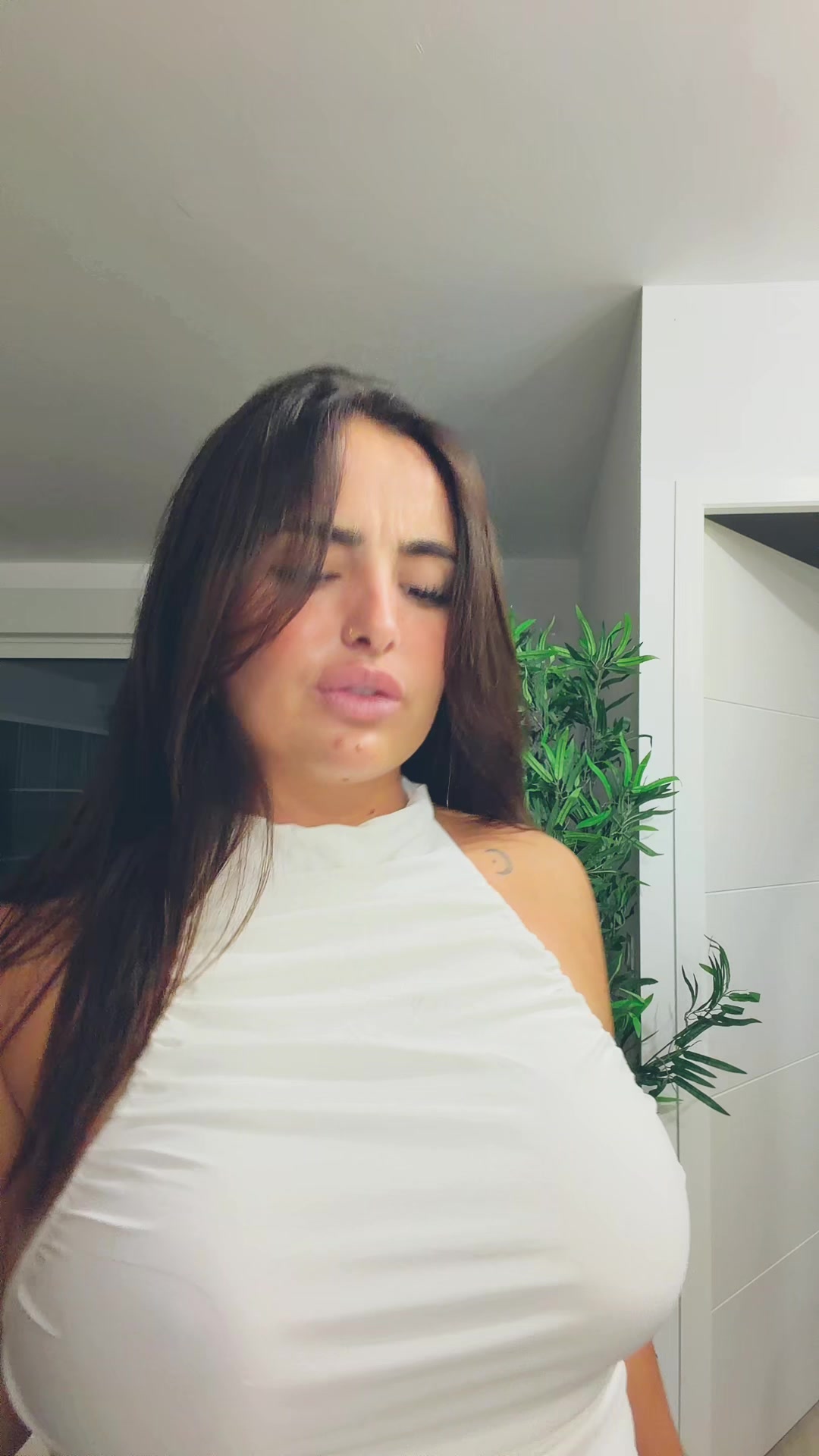 @user19990686207