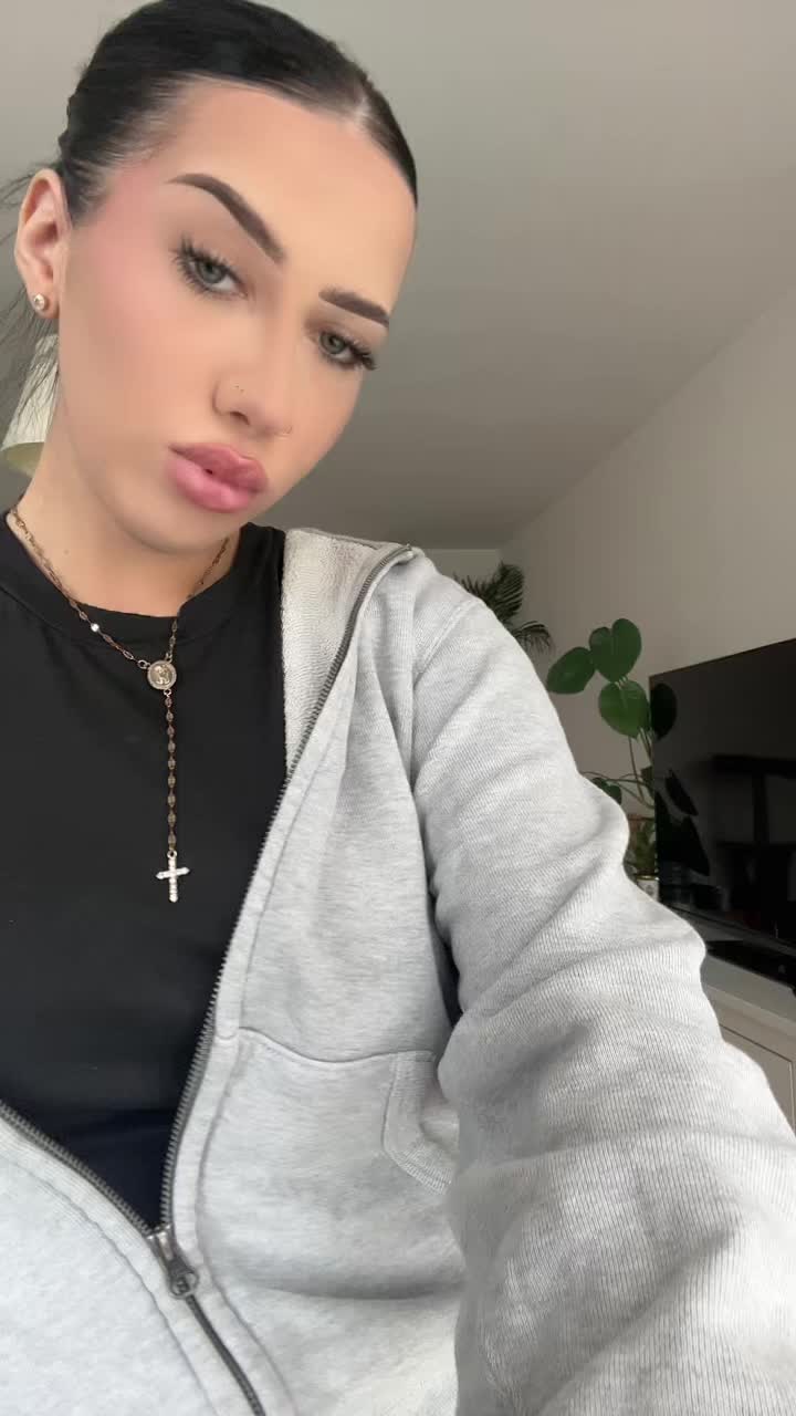 @C L A U D I A ๐