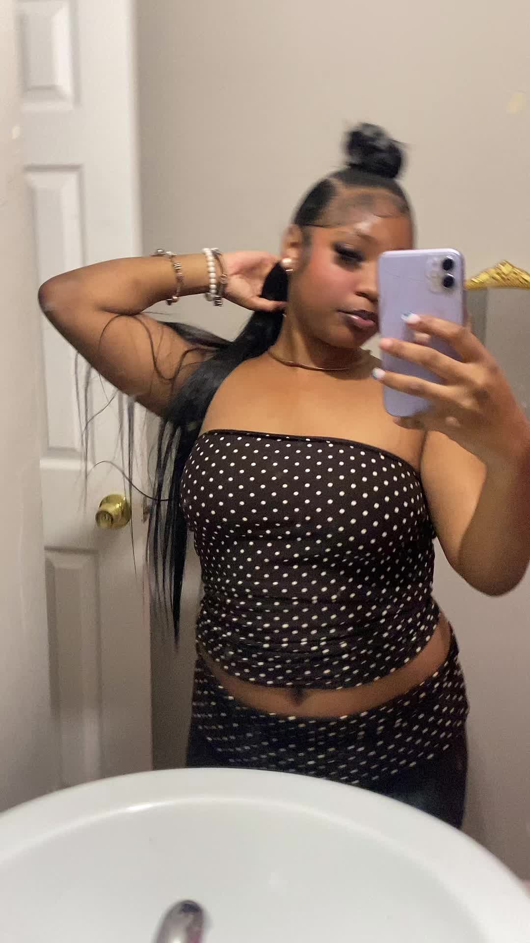 @niajahnay