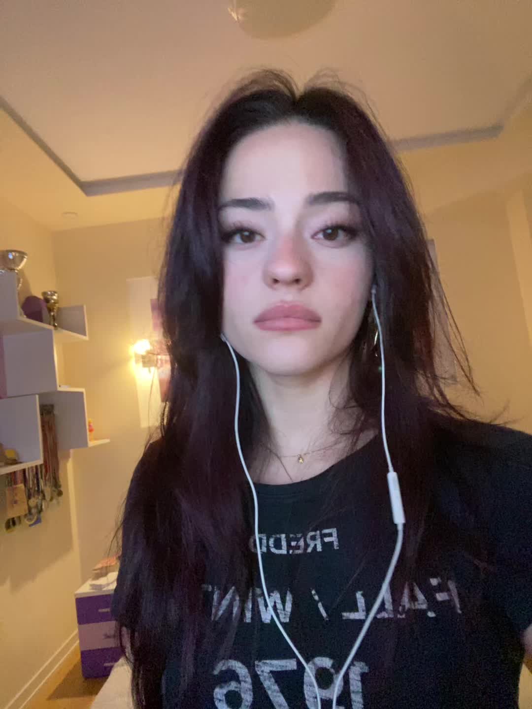 @bella
