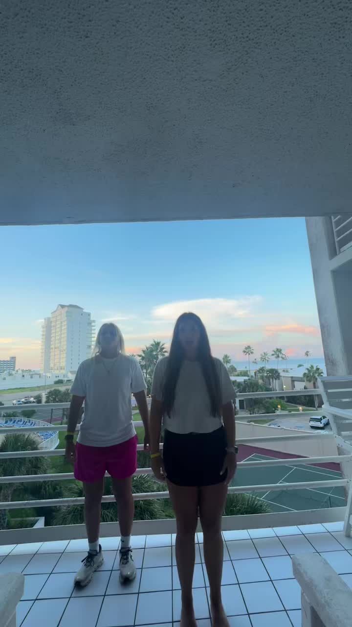 @Kaitlyn_04