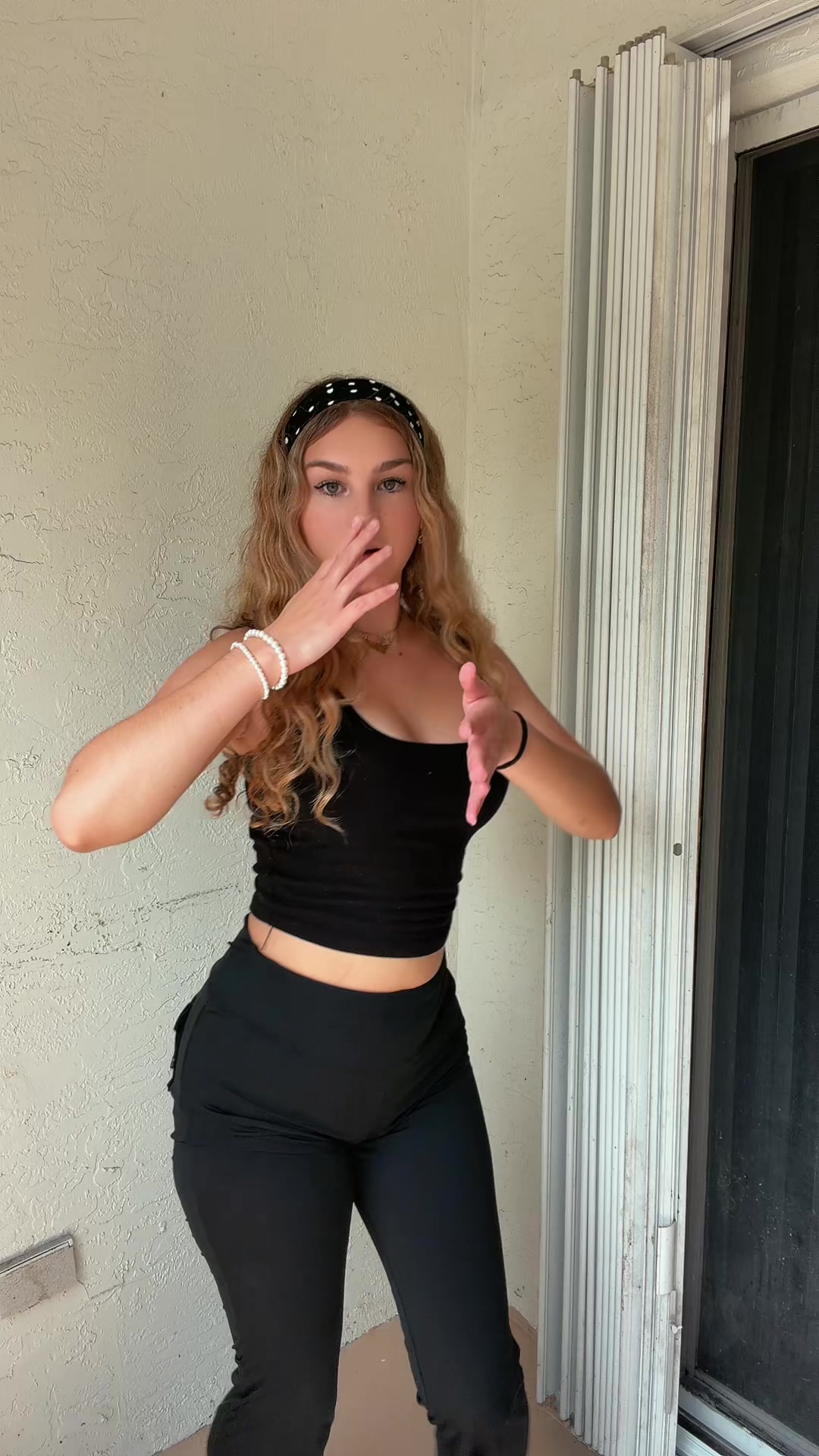 @Theyluvvella