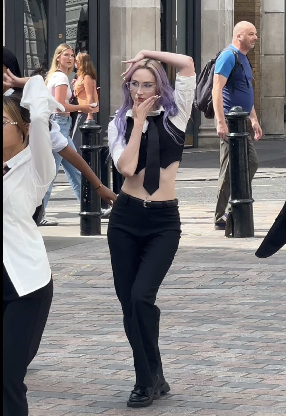 @hollythelovely