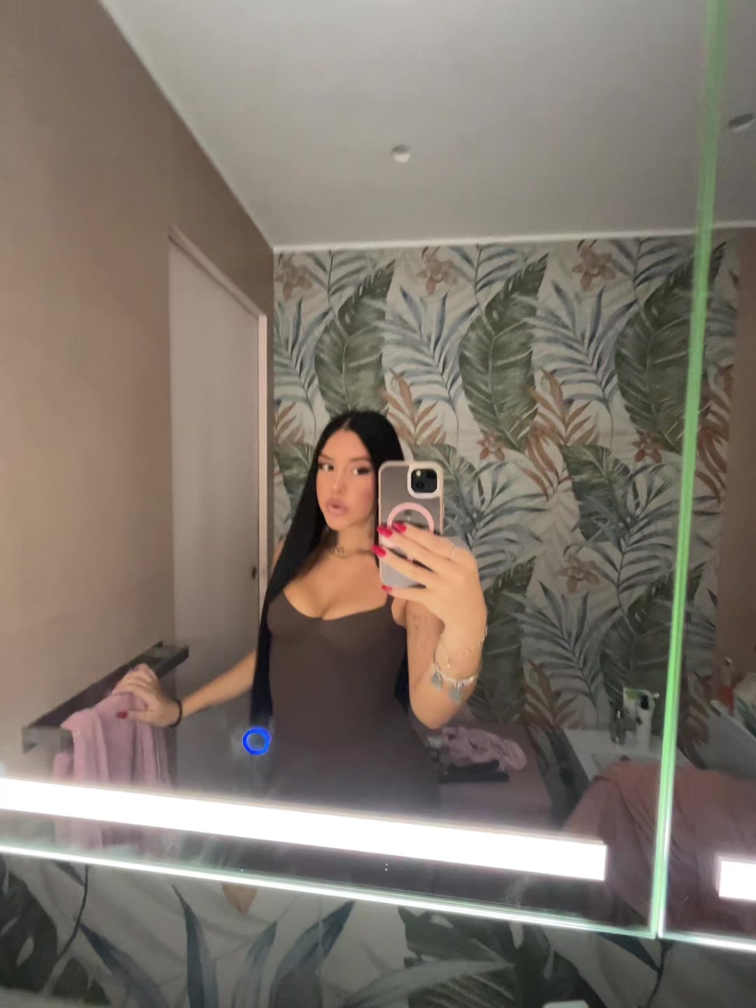 @𝐌