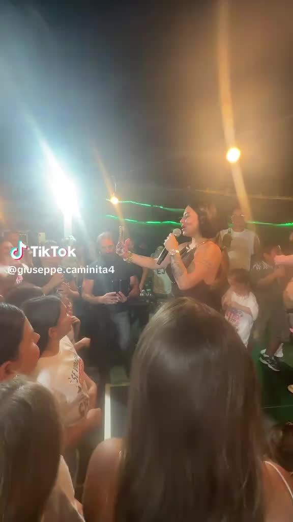 @angela bella bionda pazzerella