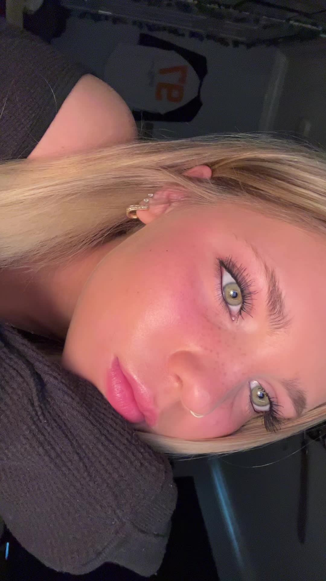 @$elena😛