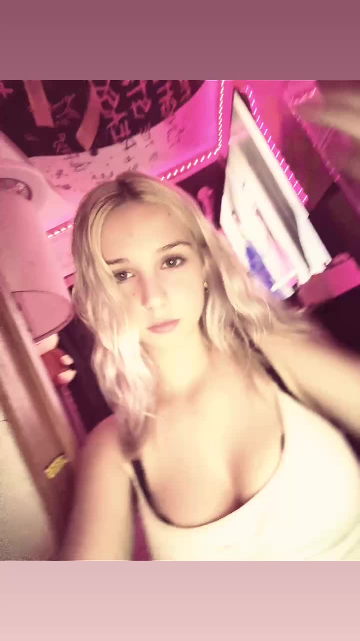@🤍𝐈𝐳𝐳𝐲🤍