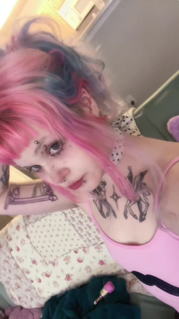 @kneesock
