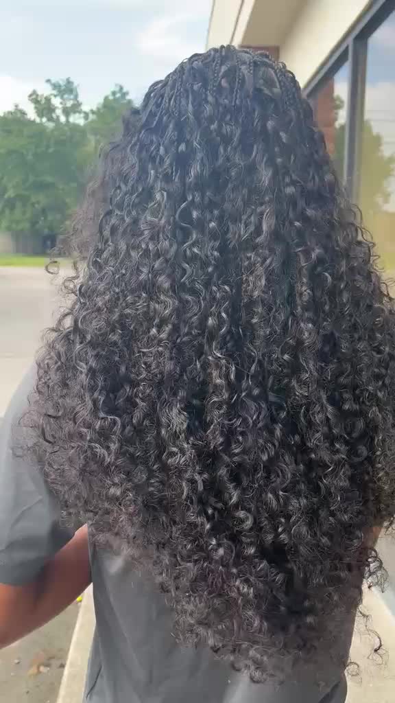 @African beauty of braiding