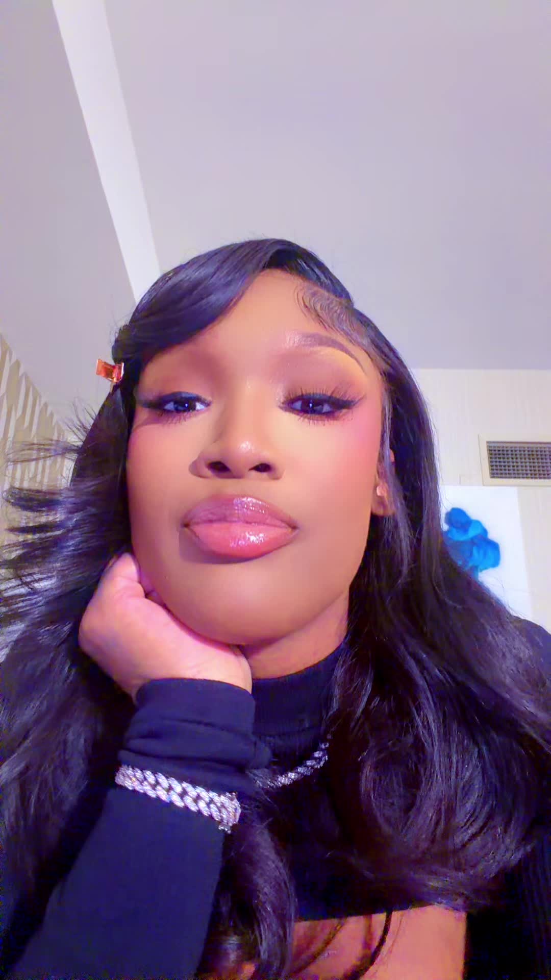 @TheRealTinkaabellaaa🧡