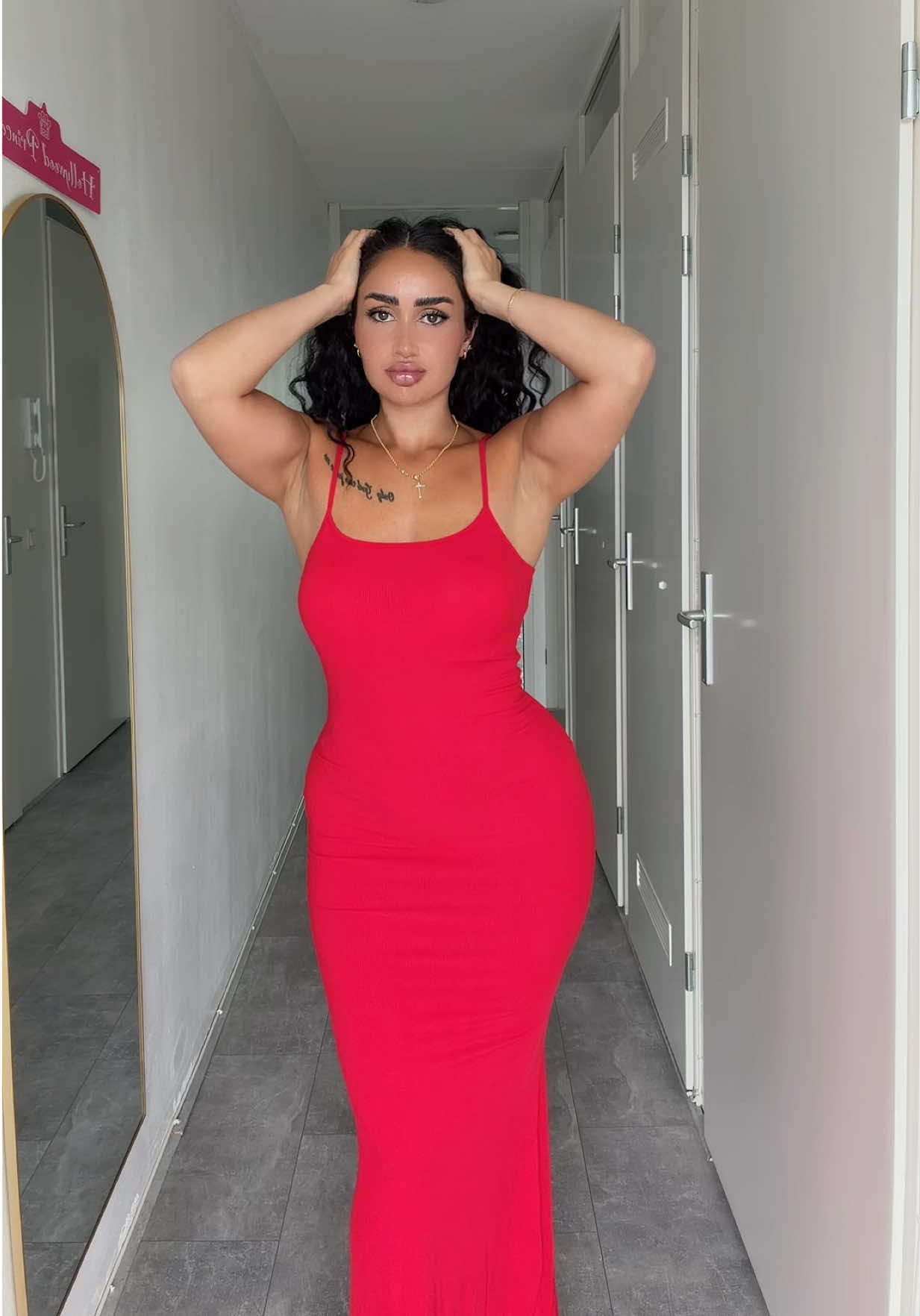@EllxFit