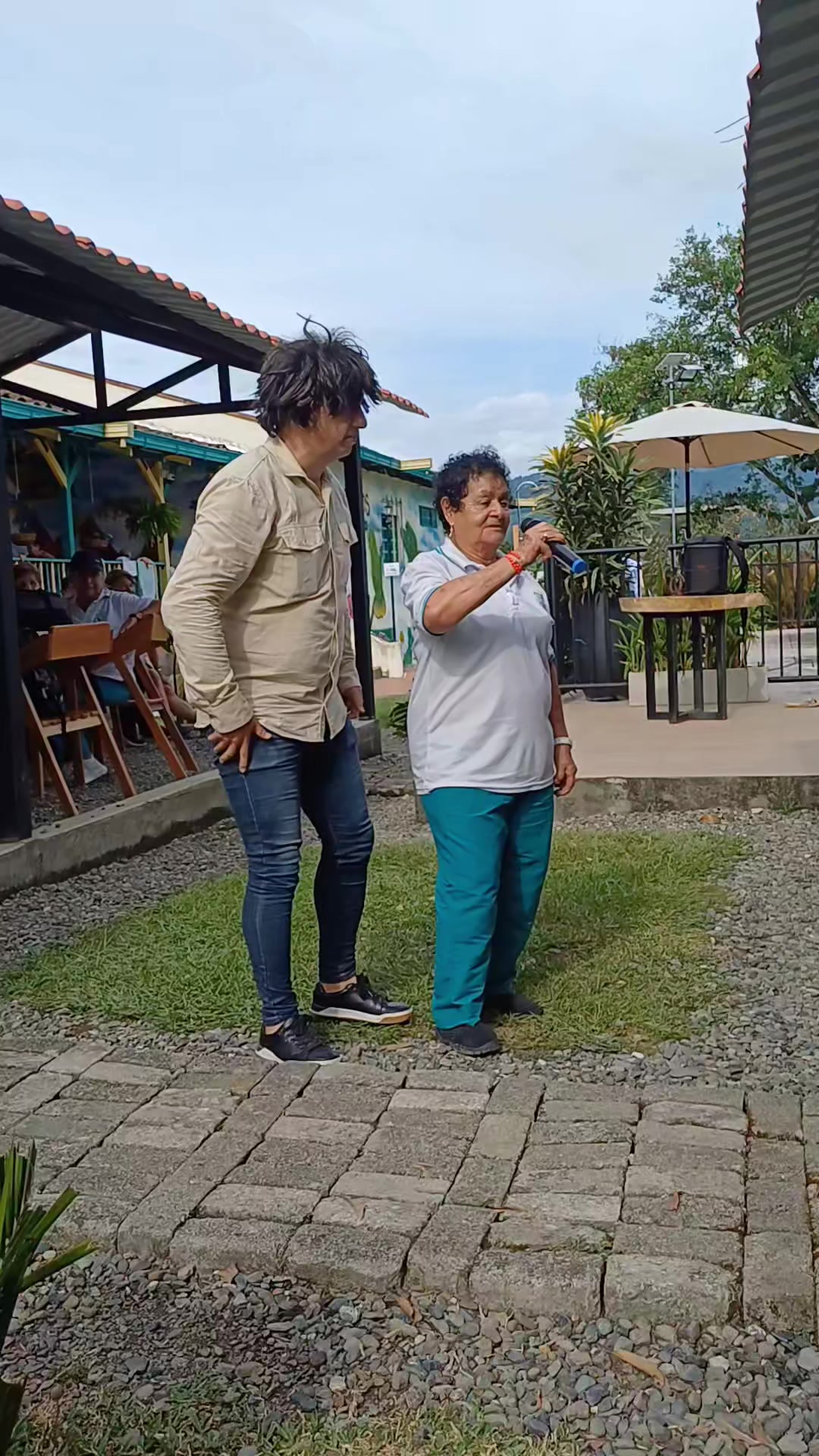 @El poloshow trovador 🍍